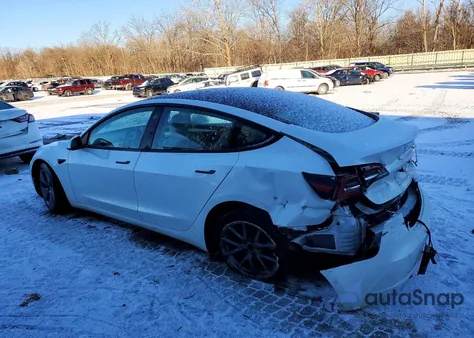 2021 Tesla Model 3 z USA, uszkodzony, nr VIN 5YJ3E1EA2MF093195